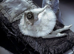 Triadic - Vase Ballerina by Vista Alegre - Detail View