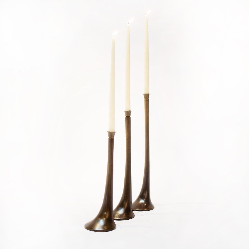 شمعدان فاخر من خشب الدردار – برونز عتيق