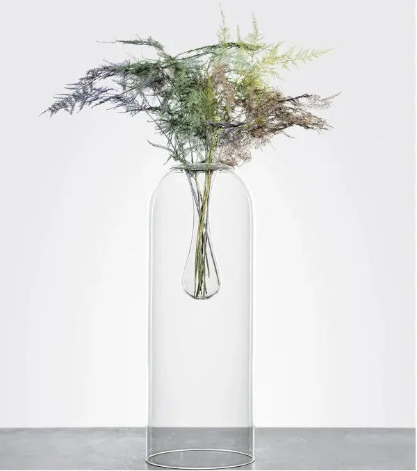 مزهرية زجاجية صغيرة على شكل دموع