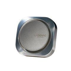 موزع عطر السيارة (أسود أو فضي)