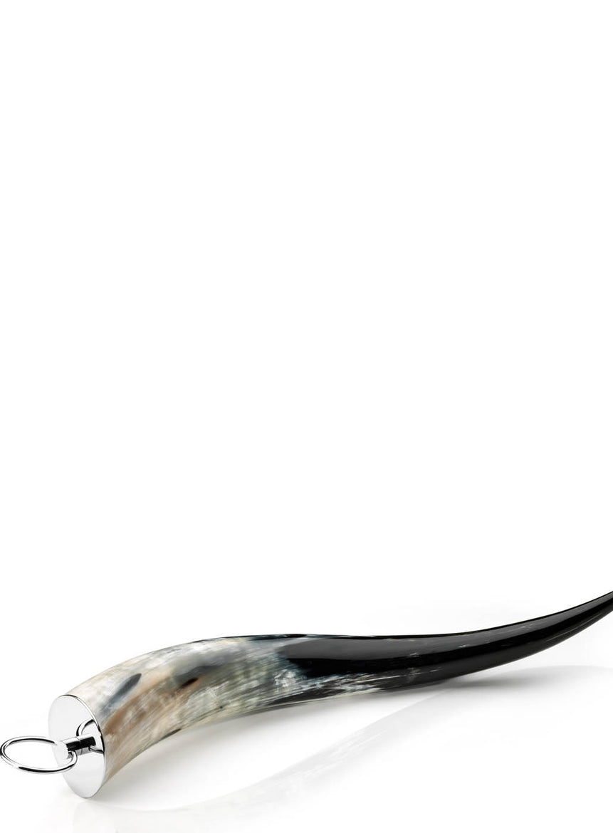 PEGASO HORN - Horn sculpture. End ring in chromed brass, end plate in hand shaped chromed brass. - LAZADO