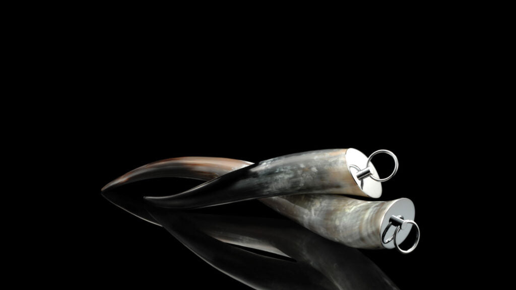 PEGASO HORN - Horn sculpture. End ring in chromed brass, end plate in hand shaped chromed brass. by Arcahorn - Main View